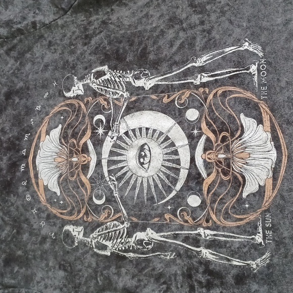 The Sun / The Moon Wound up t-shirt  NWT - Picture 2 of 8